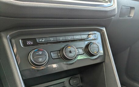 Volkswagen Tiguan II, 2018 год, 2 095 000 рублей, 27 фотография