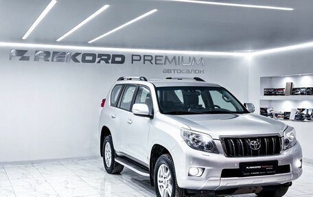 Toyota Land Cruiser Prado 150 рестайлинг 2, 2011 год, 2 700 000 рублей, 2 фотография