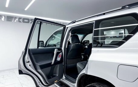 Toyota Land Cruiser Prado 150 рестайлинг 2, 2011 год, 2 700 000 рублей, 25 фотография