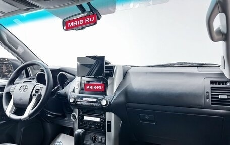 Toyota Land Cruiser Prado 150 рестайлинг 2, 2011 год, 2 700 000 рублей, 29 фотография