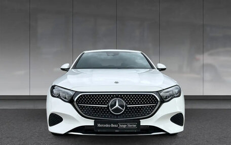 Mercedes-Benz E-Класс, 2023 год, 5 750 000 рублей, 5 фотография