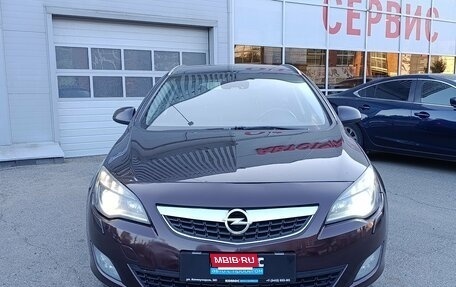 Opel Astra J, 2011 год, 589 000 рублей, 2 фотография