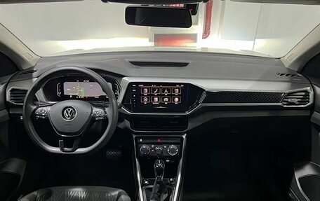 Volkswagen T-Cross I, 2022 год, 1 740 000 рублей, 7 фотография