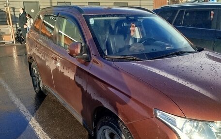 Mitsubishi Outlander III рестайлинг 3, 2013 год, 1 450 000 рублей, 6 фотография