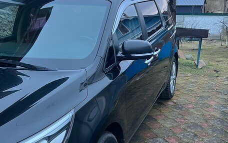 KIA Carnival III, 2016 год, 2 650 000 рублей, 2 фотография