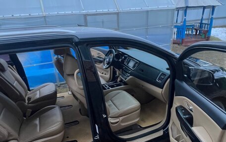 KIA Carnival III, 2016 год, 2 650 000 рублей, 12 фотография