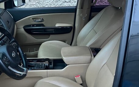 KIA Carnival III, 2016 год, 2 650 000 рублей, 10 фотография