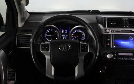 Toyota Land Cruiser Prado 150 рестайлинг 2, 2014 год, 3 199 000 рублей, 10 фотография