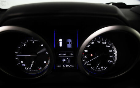 Toyota Land Cruiser Prado 150 рестайлинг 2, 2014 год, 3 199 000 рублей, 11 фотография