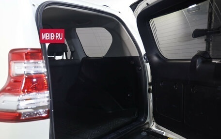 Toyota Land Cruiser Prado 150 рестайлинг 2, 2014 год, 3 199 000 рублей, 23 фотография