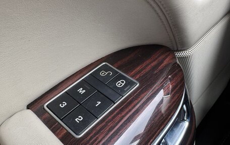 Land Rover Range Rover IV рестайлинг, 2013 год, 2 960 000 рублей, 16 фотография