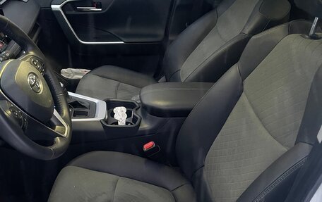 Toyota RAV4, 2024 год, 3 980 000 рублей, 10 фотография