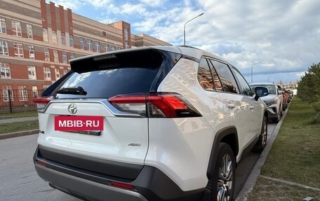 Toyota RAV4, 2022 год, 4 200 000 рублей, 4 фотография