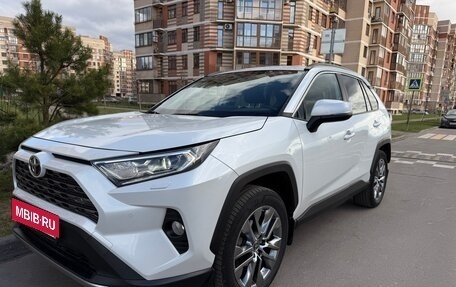 Toyota RAV4, 2022 год, 4 200 000 рублей, 2 фотография