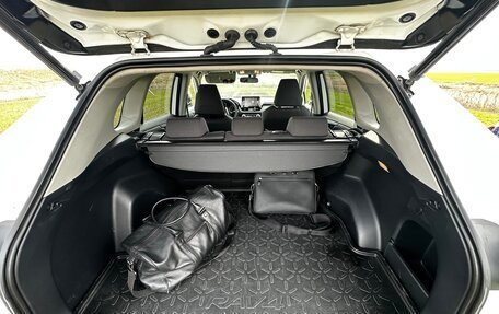 Toyota RAV4, 2020 год, 3 390 000 рублей, 10 фотография