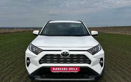 Toyota RAV4, 2020 год, 3 390 000 рублей, 3 фотография