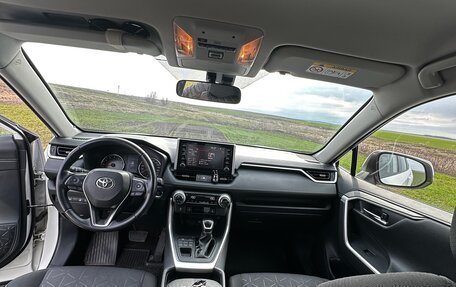 Toyota RAV4, 2020 год, 3 390 000 рублей, 11 фотография