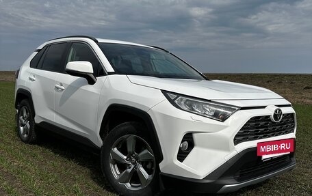 Toyota RAV4, 2020 год, 3 390 000 рублей, 2 фотография