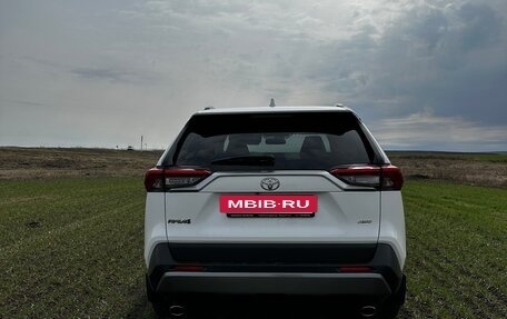 Toyota RAV4, 2020 год, 3 390 000 рублей, 6 фотография
