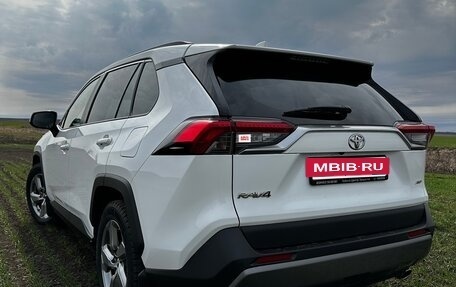 Toyota RAV4, 2020 год, 3 390 000 рублей, 8 фотография