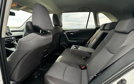 Toyota RAV4, 2020 год, 3 390 000 рублей, 21 фотография