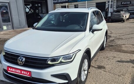 Volkswagen Tiguan II, 2021 год, 3 700 000 рублей, 2 фотография