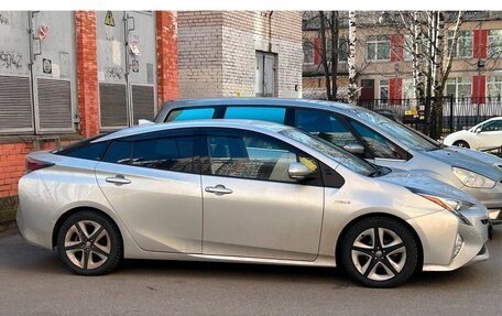 Toyota Prius IV XW50, 2015 год, 1 750 000 рублей, 4 фотография