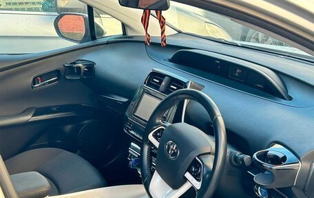 Toyota Prius IV XW50, 2015 год, 1 750 000 рублей, 8 фотография