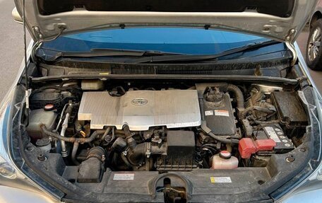 Toyota Prius IV XW50, 2015 год, 1 750 000 рублей, 10 фотография