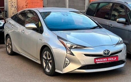 Toyota Prius IV XW50, 2015 год, 1 750 000 рублей, 2 фотография