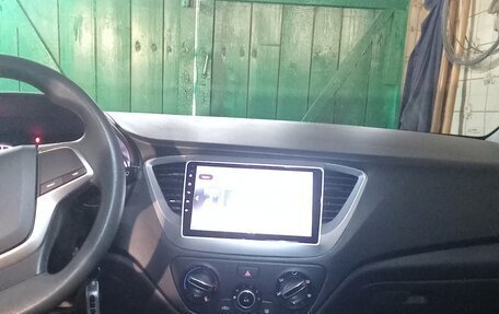 Hyundai Solaris II рестайлинг, 2021 год, 1 680 000 рублей, 4 фотография