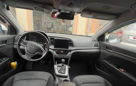 Hyundai Elantra VI рестайлинг, 2017 год, 1 200 000 рублей, 15 фотография