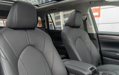 Toyota Highlander, 2026 год, 5 799 000 рублей, 39 фотография