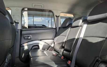 Mitsubishi Outlander III рестайлинг 3, 2012 год, 1 099 000 рублей, 13 фотография