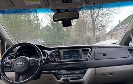 KIA Carnival III, 2020 год, 2 500 000 рублей, 12 фотография