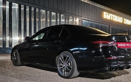 Mercedes-Benz E-Класс, 2020 год, 3 300 000 рублей, 4 фотография