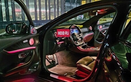 Mercedes-Benz E-Класс, 2020 год, 3 300 000 рублей, 6 фотография