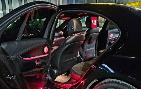 Mercedes-Benz E-Класс, 2020 год, 3 300 000 рублей, 10 фотография