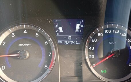 Hyundai Solaris II рестайлинг, 2012 год, 800 000 рублей, 15 фотография