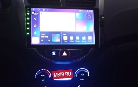 Hyundai Solaris II рестайлинг, 2012 год, 800 000 рублей, 9 фотография