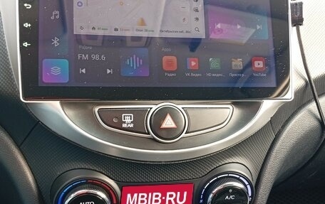 Hyundai Solaris II рестайлинг, 2012 год, 800 000 рублей, 13 фотография