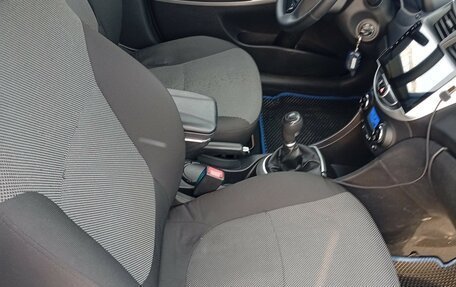 Hyundai Solaris II рестайлинг, 2012 год, 800 000 рублей, 20 фотография