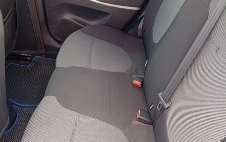 Hyundai Solaris II рестайлинг, 2012 год, 800 000 рублей, 23 фотография