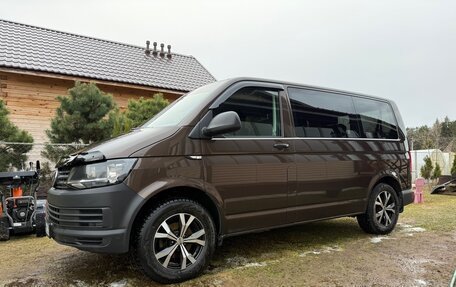 Volkswagen Caravelle T6 рестайлинг, 2015 год, 3 600 000 рублей, 3 фотография