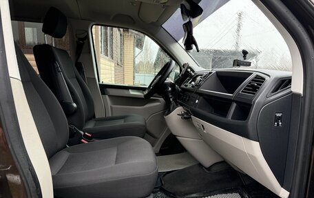 Volkswagen Caravelle T6 рестайлинг, 2015 год, 3 600 000 рублей, 10 фотография