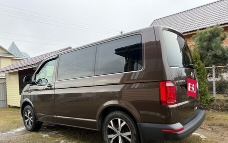 Volkswagen Caravelle T6 рестайлинг, 2015 год, 3 600 000 рублей, 4 фотография