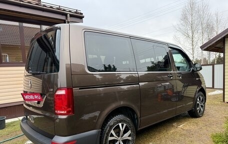 Volkswagen Caravelle T6 рестайлинг, 2015 год, 3 600 000 рублей, 6 фотография