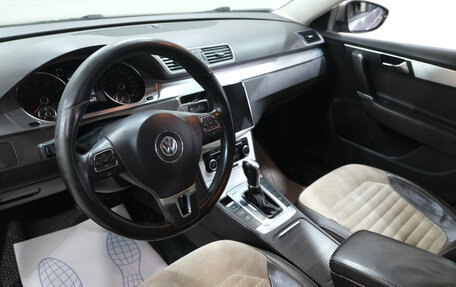 Volkswagen Passat B7, 2011 год, 1 069 000 рублей, 13 фотография