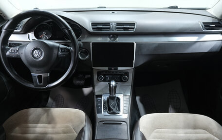 Volkswagen Passat B7, 2011 год, 1 069 000 рублей, 18 фотография