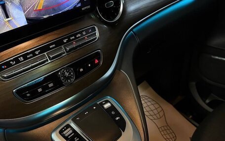 Mercedes-Benz V-Класс, 2022 год, 6 990 000 рублей, 5 фотография